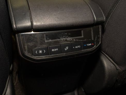 Used 2023 Toyota Highlander L image 7