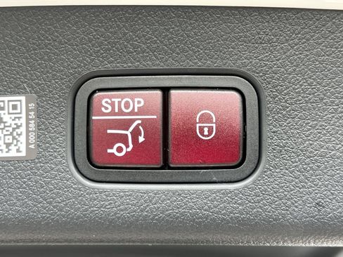 Certified 2025 Mercedes-Benz GLC 300 4MATIC image 25