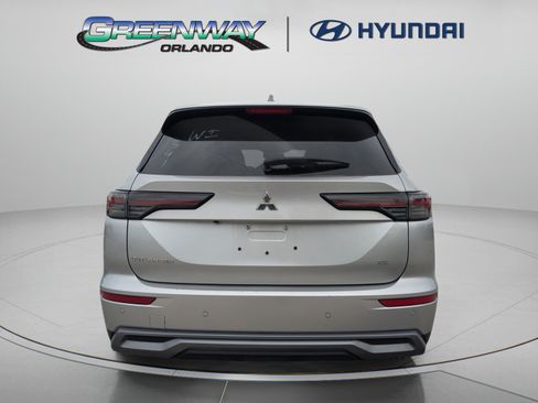 Used 2025 Mitsubishi Outlander SE FWD image 7