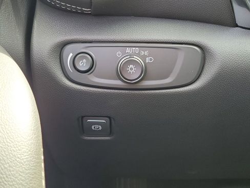 Used 2025 Chevrolet Blazer LT w/ Convenience Package image 17