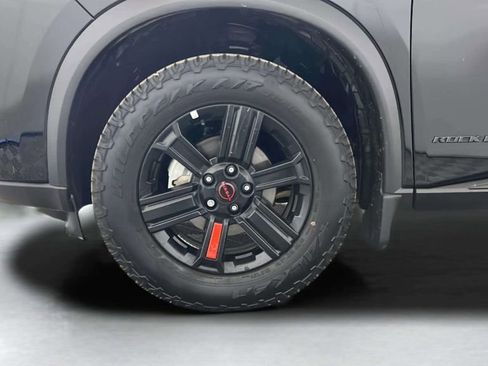 Used 2025 Nissan Rogue SV AWD/4WD image 18