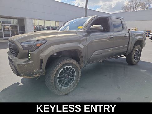 Used 2025 Toyota Tacoma TRD Sport AWD/4WD image 6
