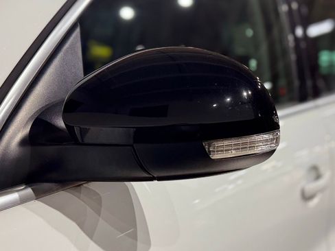 Used 2017 Volkswagen Tiguan Sport image 18