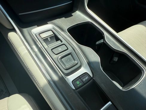 Used 2018 Honda Accord Touring image 17