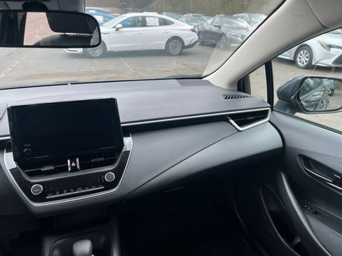 Used 2025 Toyota Corolla LE image 33