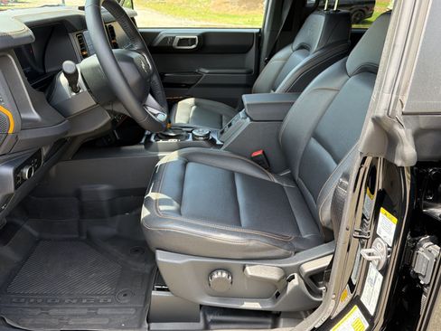 Used 2024 Ford Bronco Badlands AWD/4WD image 9