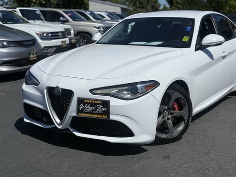 Used 2018 Alfa Romeo Giulia RWD image 3