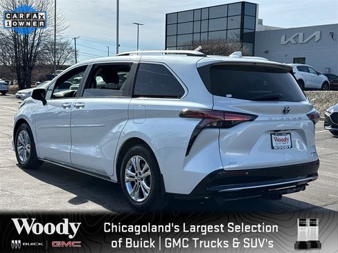 Used 2023 Toyota Sienna Platinum image 6