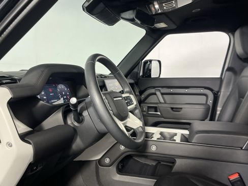 Used 2025 Land Rover Defender 110 S image 22