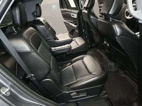Used 2022 Ford Explorer Limited w/ Equipment Group 301A RWD image 17