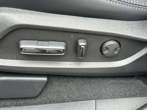 Used 2025 Honda Pilot EX-L image 16