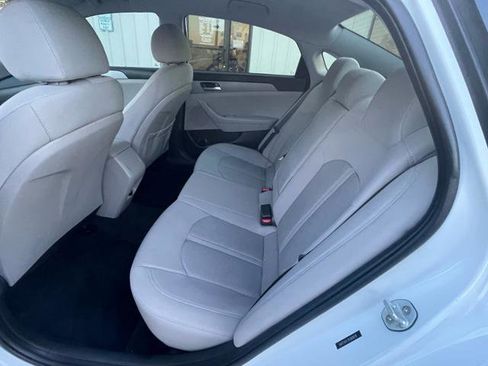 Used 2019 Hyundai Sonata SE w/ Cargo Package image 13