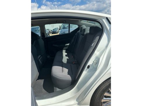 Used 2025 Nissan Altima 2.5 SV image 9