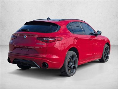 Used 2022 Alfa Romeo Stelvio Veloce image 5