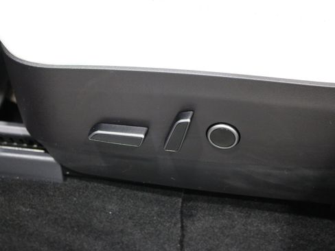 Used 2023 Tesla Model Y Performance image 5