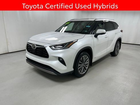 Certified 2025 Toyota Highlander Limited AWD/4WD image 2