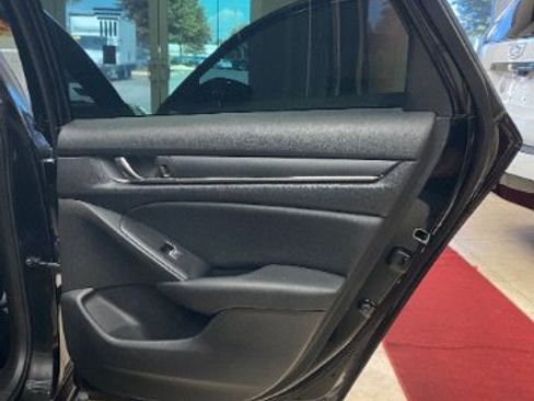 Used 2021 Honda Accord Sport image 12