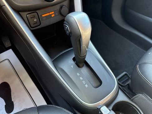 Used 2020 Chevrolet Trax LT w/ LT Convenience Package FWD image 18