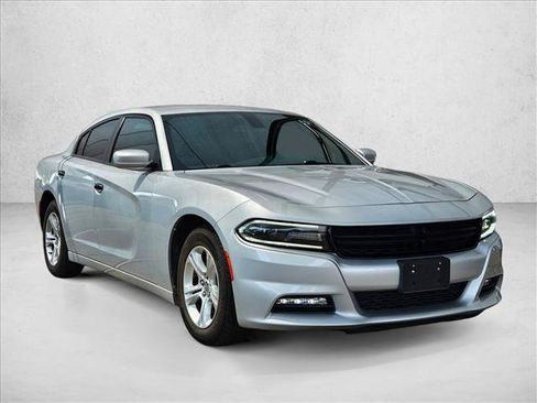 Used 2019 Dodge Charger SXT w/ Driver Confidence Group RWD image 3