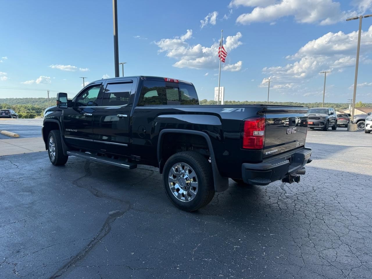 Used 2015 GMC Sierra 2500 Denali w/ Duramax Plus Package AWD/4WD image 4