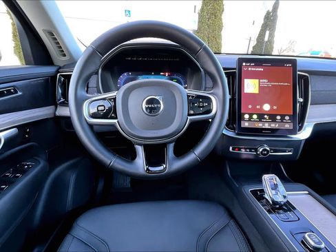 Used 2025 Volvo XC90 T8 Plus image 5