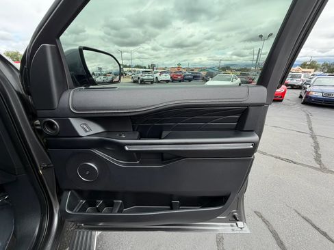 Used 2018 Ford Expedition Platinum AWD/4WD image 14