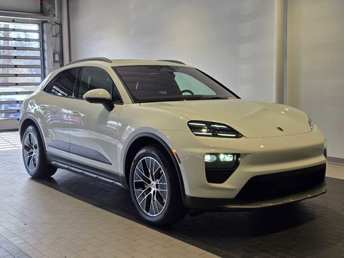 Used 2025 Porsche Macan Electric image 9