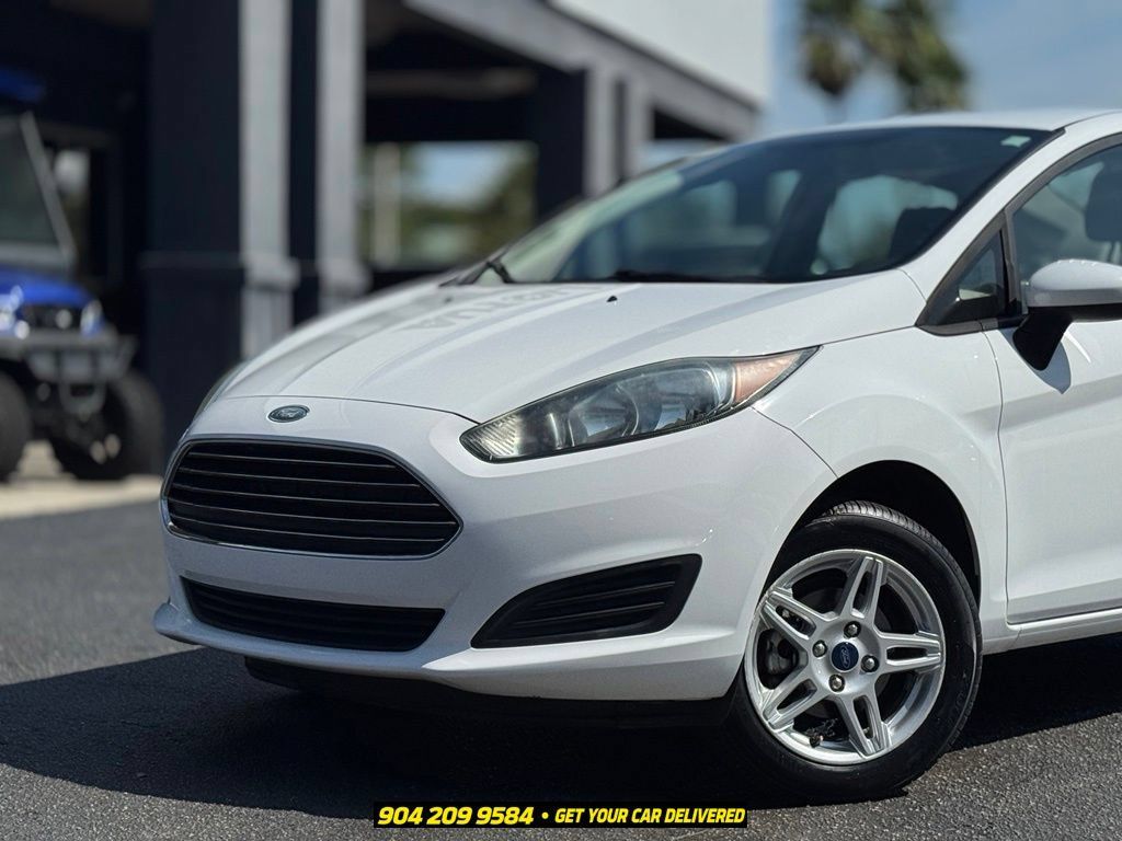 Used 2017 Ford Fiesta SE FWD image 2