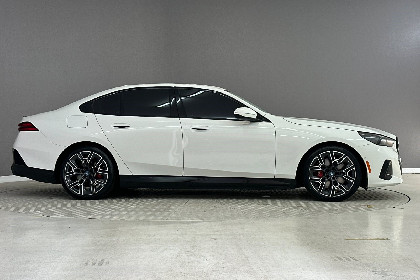 Used 2024 BMW i5 eDrive40i w/ M Sport Package RWD image 7