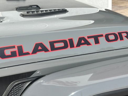 Used 2021 Jeep Gladiator Sport image 33