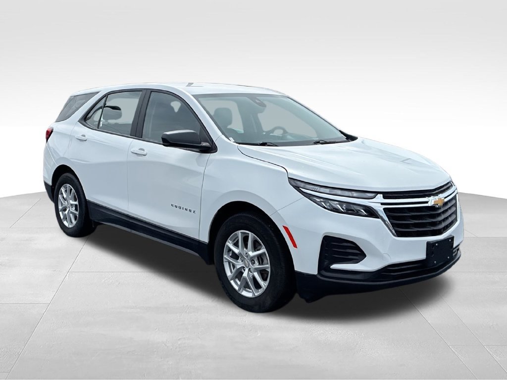Used 2023 Chevrolet Equinox LS FWD image 2