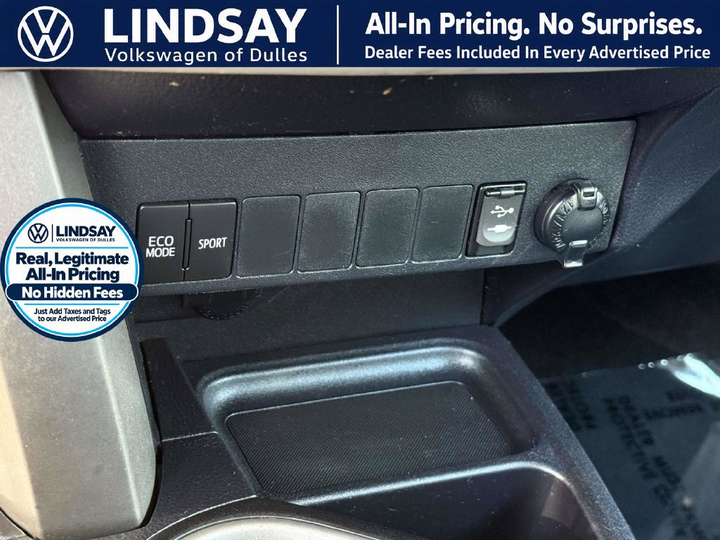 Used 2016 Toyota RAV4 XLE AWD/4WD image 19