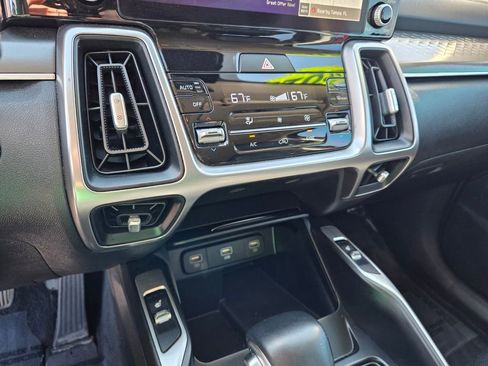 Used 2022 Kia Sorento S image 23