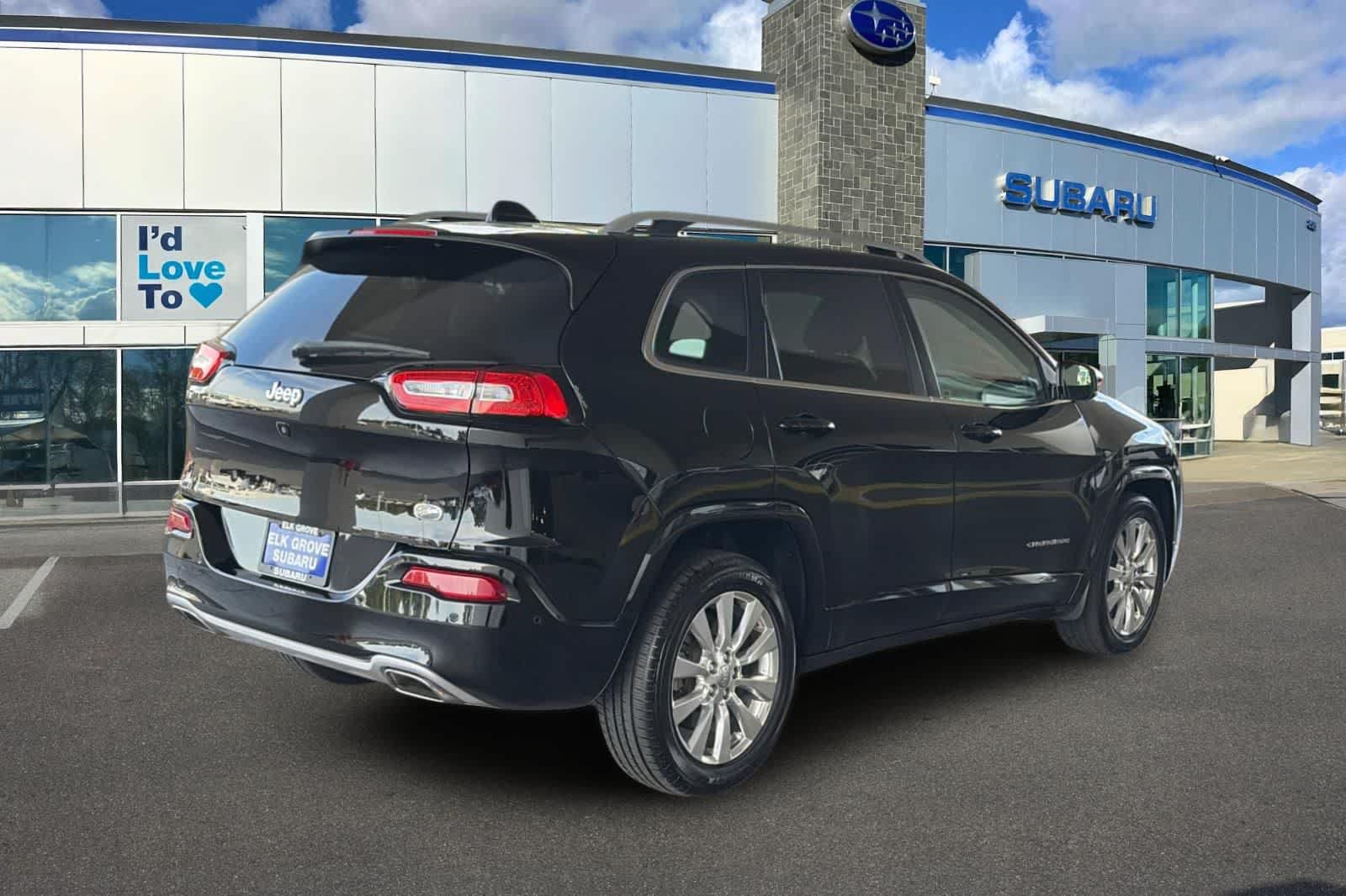Used 2017 Jeep Cherokee Overland w/ Technology Group FWD image 2
