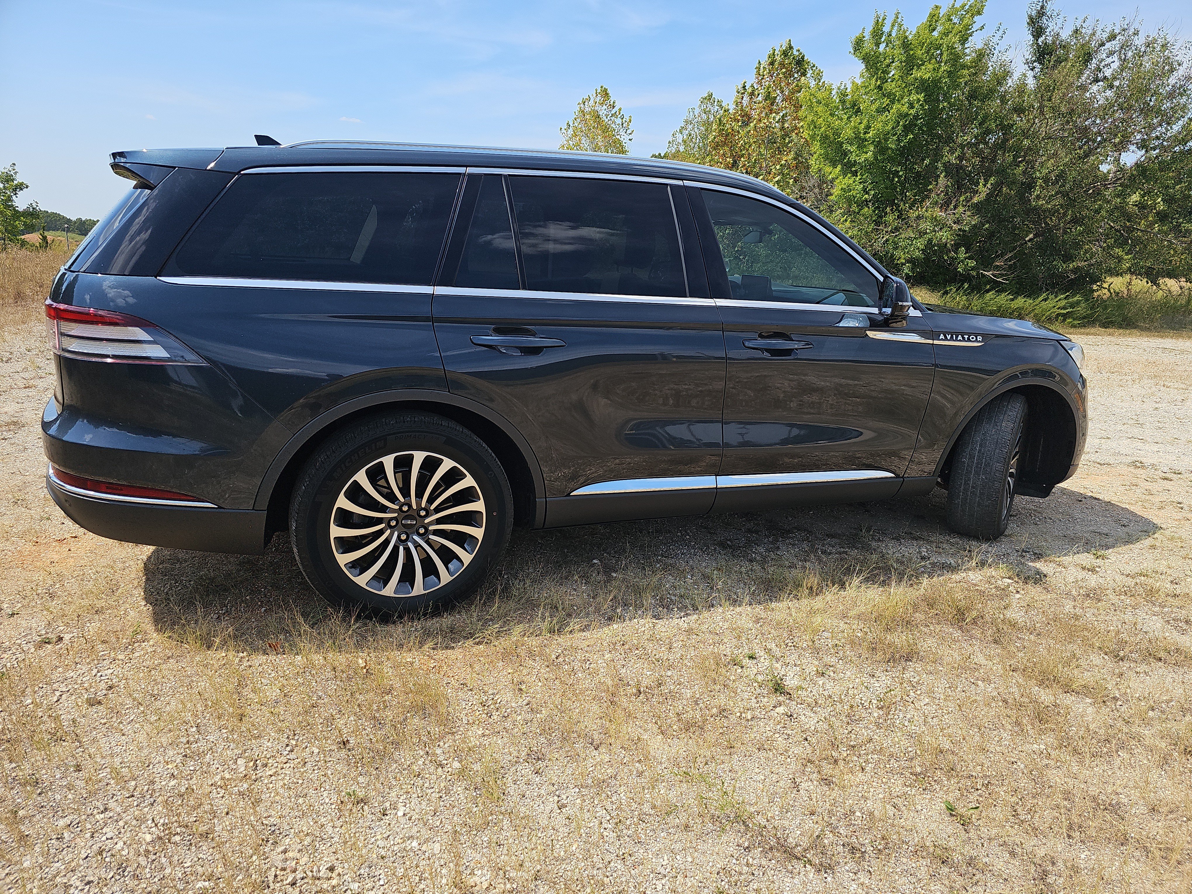 Used 2022 Lincoln Aviator Reserve w/ Class IV Trailer Tow Package RWD image 3