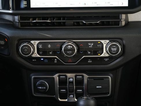 Used 2024 Jeep Wrangler Unlimited w/ Convenience Group AWD/4WD image 38