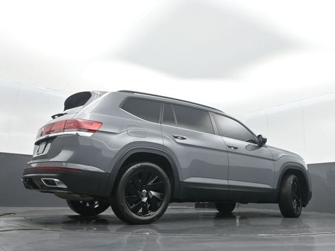 Used 2025 Volkswagen Atlas SE image 36