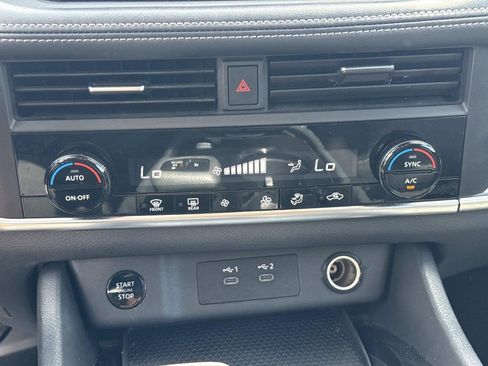 Certified 2024 Nissan Rogue SV FWD image 26