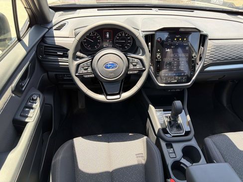 Used 2025 Subaru Forester Premium AWD/4WD image 9