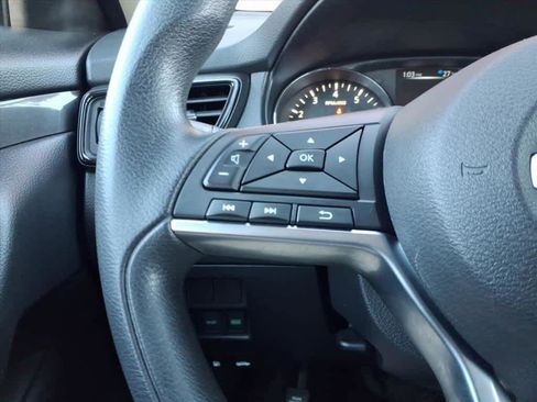 Certified 2017 Nissan Rogue S image 22