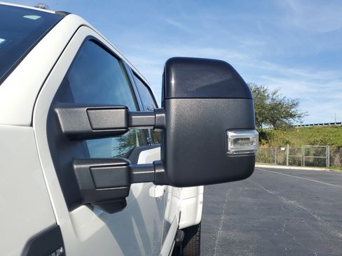 Used 2025 Ford F450 Platinum w/ FX4 Off-Road Package image 4