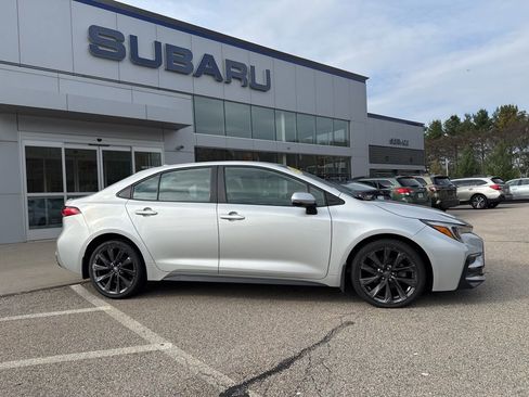 Used 2024 Toyota Corolla SE image 2