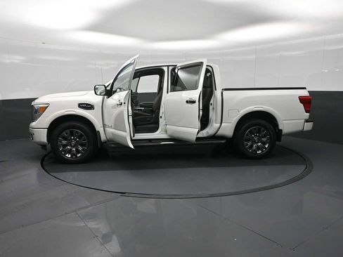 Used 2017 Nissan Titan Platinum Reserve image 33