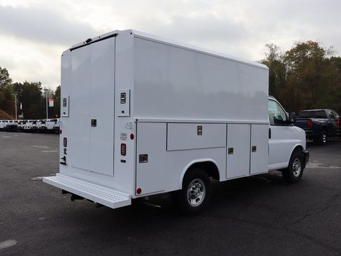 New 2025 Chevrolet Express 3500 w/ Power Convenience Package image 19