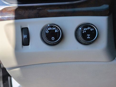 Used 2017 Cadillac Escalade Luxury image 17