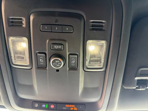 Used 2021 GMC Yukon AT4 AWD/4WD image 27