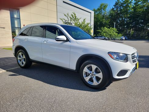 Used 2018 Mercedes-Benz GLC 300 4MATIC image 9