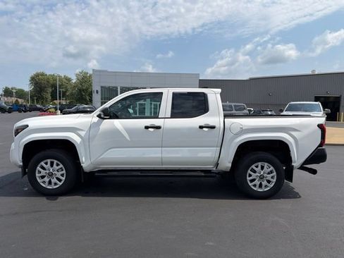 Used 2024 Toyota Tacoma SR AWD/4WD image 4