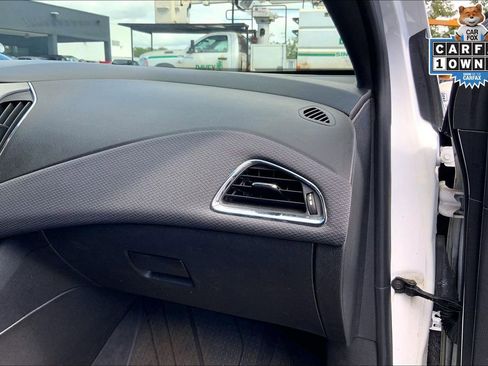 Used 2018 Chevrolet Cruze LT w/ Redline Edition image 15