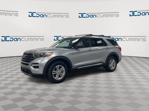 Used 2023 Ford Explorer XLT w/ Equipment Group 202A AWD/4WD image 4